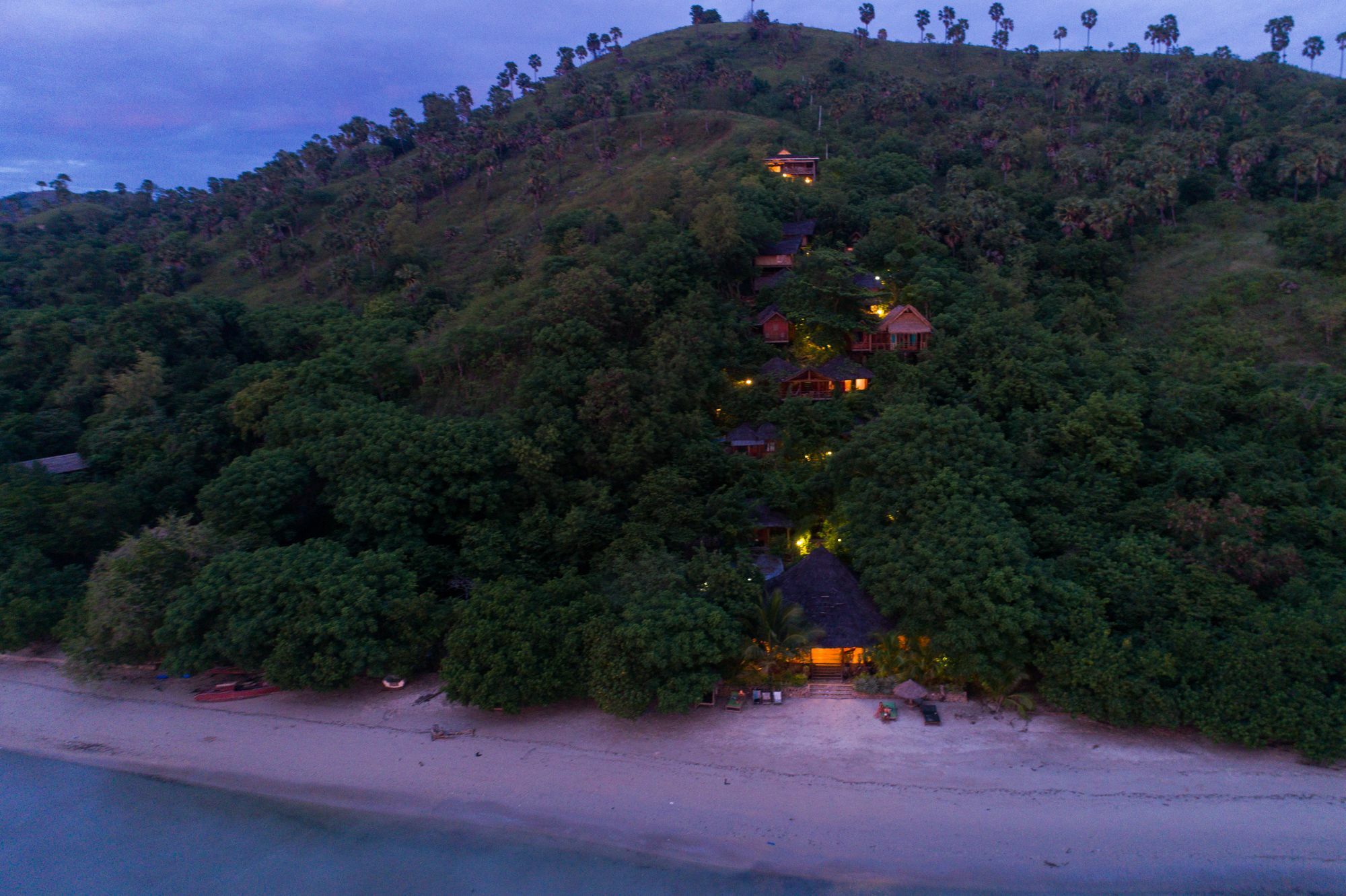 Waecicu Eden Beach Hotel Лабуан-Бахо Экстерьер фото